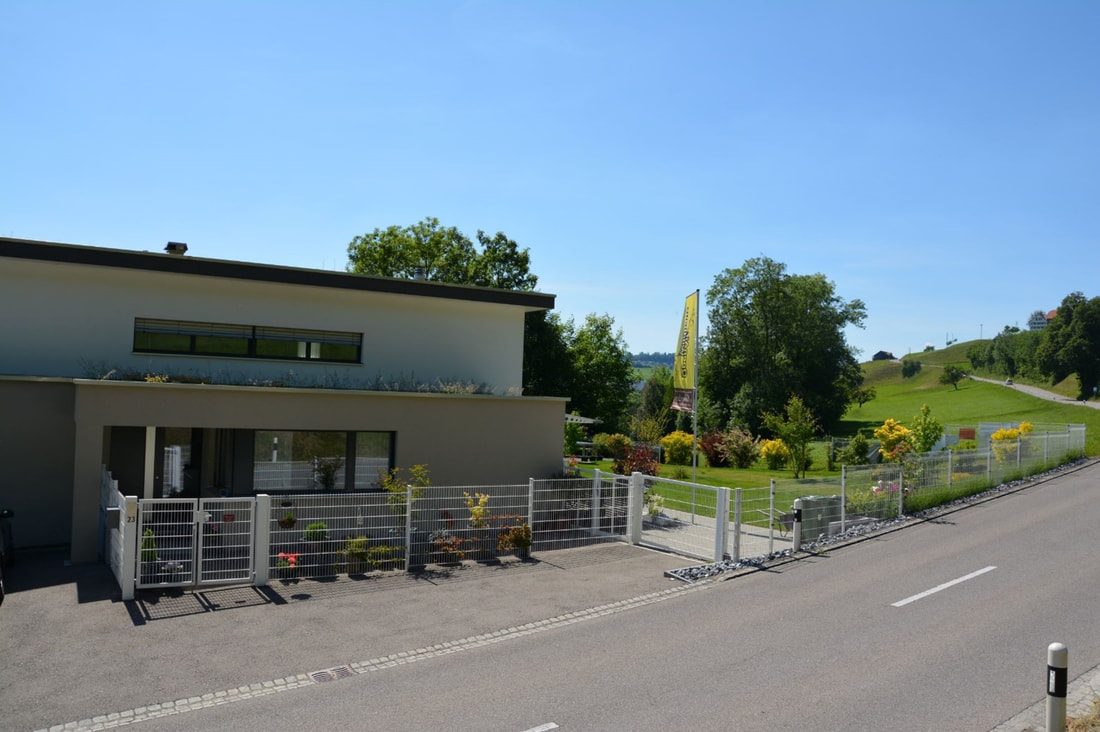 Unser Haus in Unterrindal mit grosser Wiese